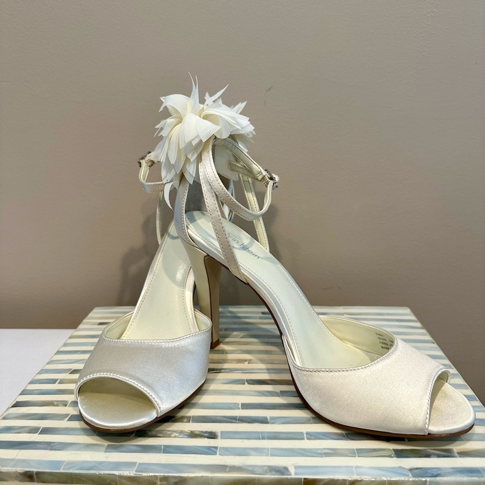 Gorgeous Calvin Klein Bridal Heels - Olivia Satin in Ivory Size 7